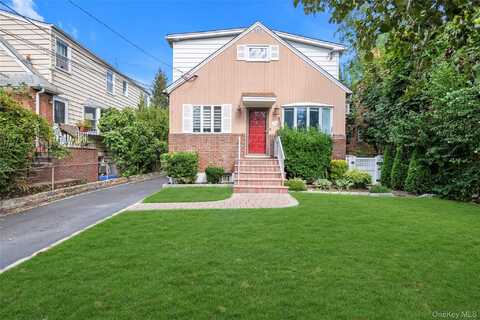 8 Graywood Road, Port Washington, NY 11050