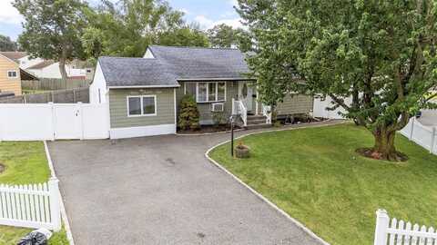 495 Jefferson Avenue, Brentwood, NY 11717