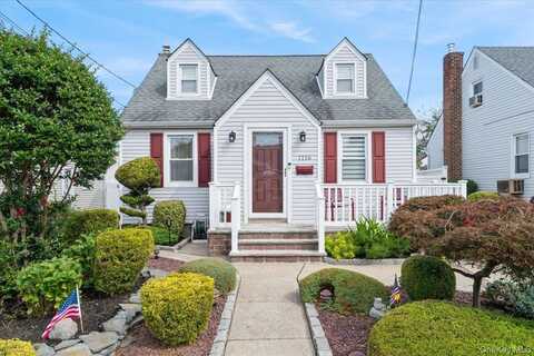 1116 Theodora Street, Franklin Square, NY 11010
