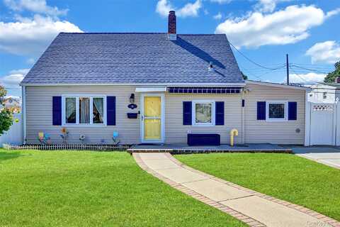 10 Barnyard Lane, Levittown, NY 11756