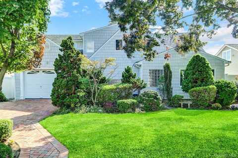 19 Topper Lane, Levittown, NY 11756