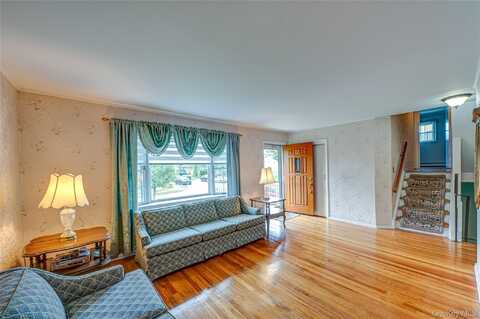 28 Chance Street, Hicksville, NY 11801