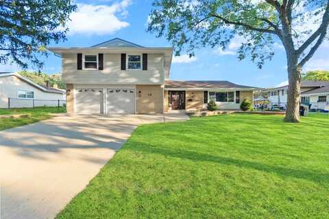 305 Williams Drive, Schaumburg, IL 60193