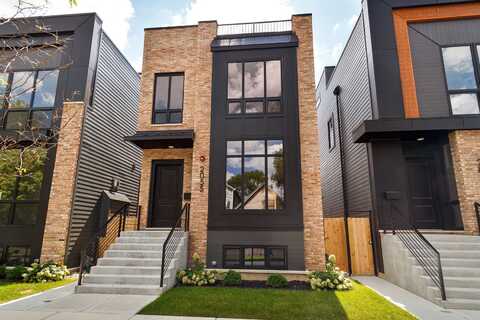 2055 W Race Avenue, Chicago, IL 60612