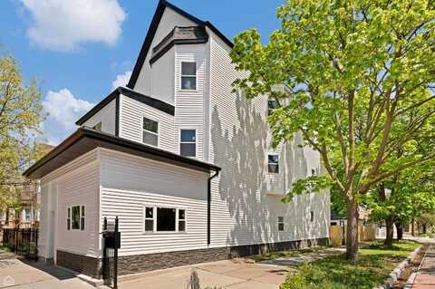 2901 N Sacramento Avenue, Chicago, IL 60618