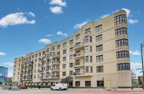 520 N HALSTED Street, Chicago, IL 60642