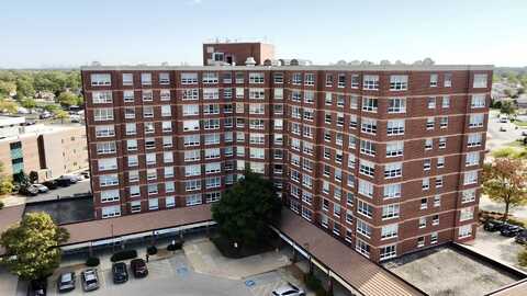 8975 W Golf Road, Niles, IL 60714