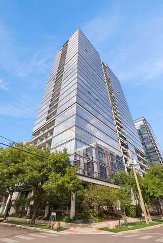 860 W BLACKHAWK Street, Chicago, IL 60642