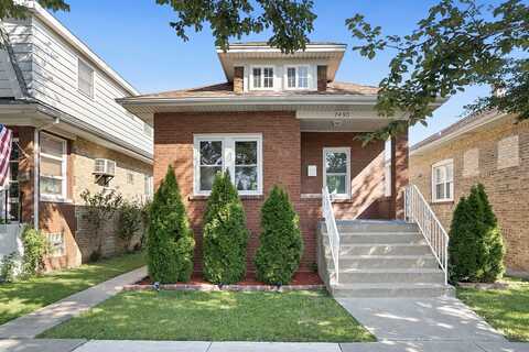 7450 W Addison Street, Chicago, IL 60634