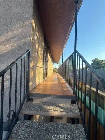 1232 E 68th Street, Los Angeles, CA 90001