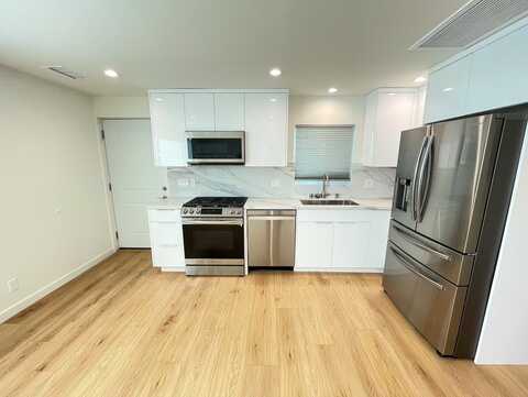22261 Haynes Street, Woodland Hills, CA 91301