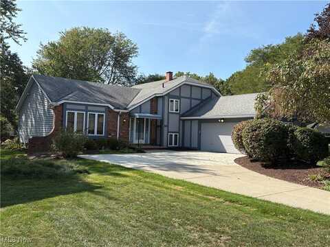6065 Brook Circle, North Olmsted, OH 44070