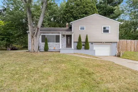 1830 Tanglewood Drive, Akron, OH 44313