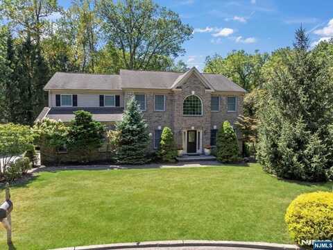 6 Hunting Ridge Court, Montvale, NJ 07645