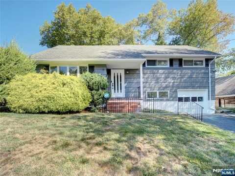 15 Carol Place, Bloomfield, NJ 07003