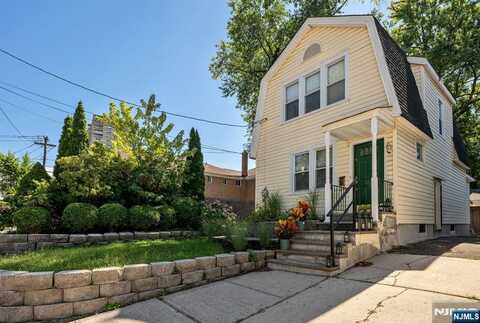 428 Washington Terrace, Leonia, NJ 07605