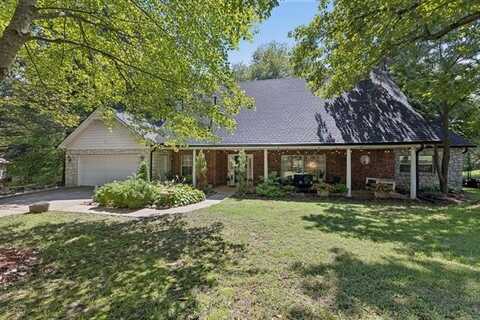 615 E Winston Circle, Broken Arrow, OK 74011