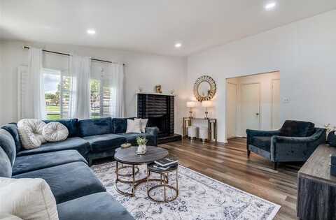 801 Shady Creek Lane, Bedford, TX 76021