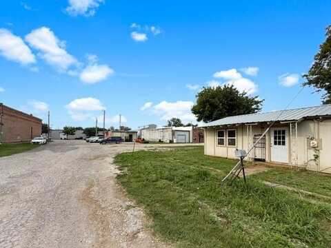 210 Carrie Mabrie Street, Trenton, TX 75490