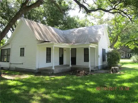 131 N 2nd Street, Walnut Springs, TX 76690