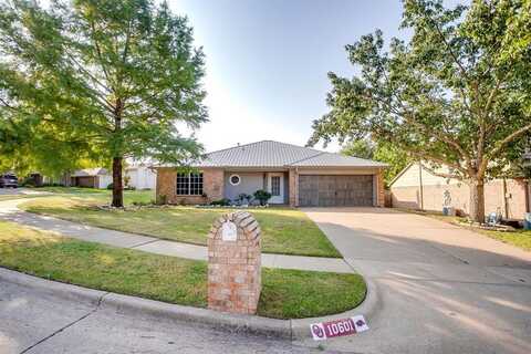 10601 Cobblestone Drive, Benbrook, TX 76126