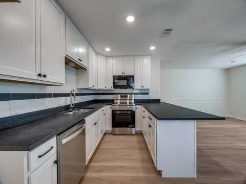 1721 W Walker Street, Denison, TX 75020