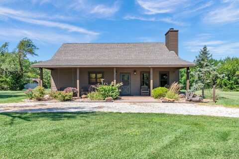 10625 N Mission Rd, Hesston, KS 67062