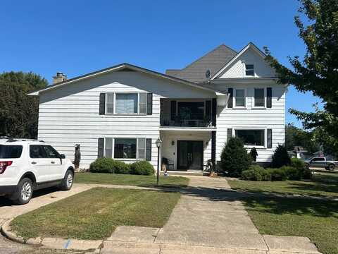 316 S. Lubeck St., Holstein, IA 51025