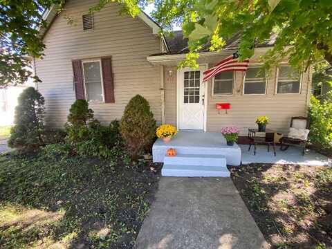 437 N 8th Ave E, Canton, IL 61520