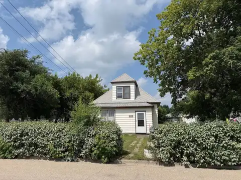 103 14th St. NE, Devils Lake, ND 58301