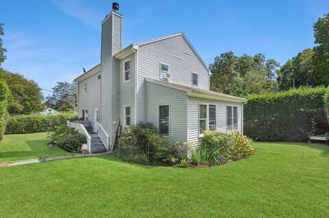 3 Newtown Court, Hampton Bays, NY 11946
