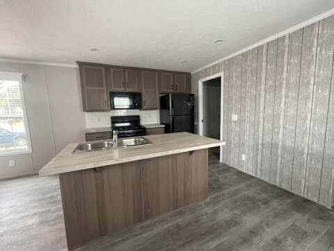 38 Sheppard, Flushing, MI 48433