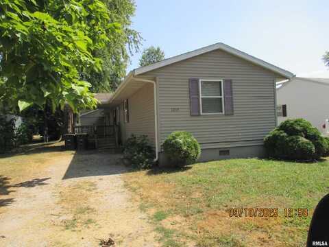 1215 S BROOKSIDE Street, Centralia, IL 62801