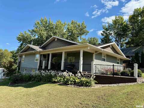 205 E ADAMS Street, Petersburg, IL 62675