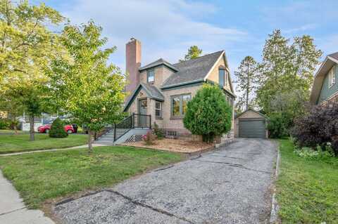 216 S 4TH Avenue, STURGEON BAY, WI 54236