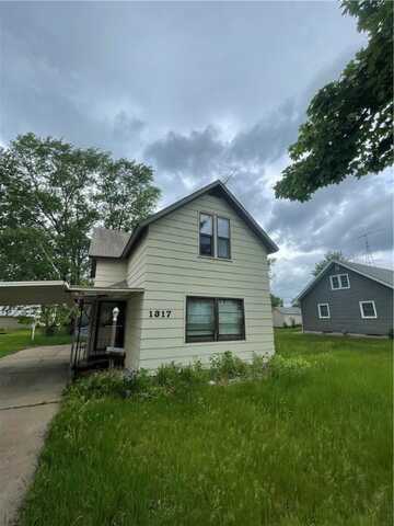 1317 8th Street E, Menomonie, WI 54751