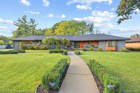 16 Shady Hollow Drive, Dearborn, MI 48124