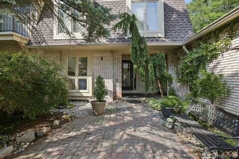 1339 KNOLLCREST Circle, Bloomfield Hills, MI 48304