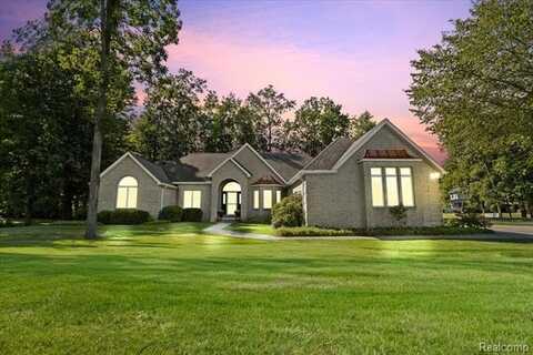 2290 Stonebrook Lane, Flushing, MI 48433