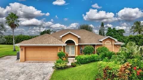 152 SW Hawthorne Circle, Port Saint Lucie, FL 34953