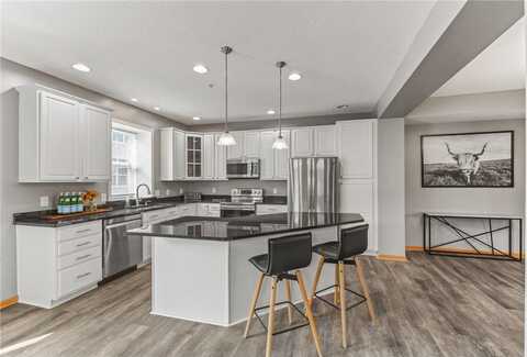 1671 Village Trail E, Maplewood, MN 55109