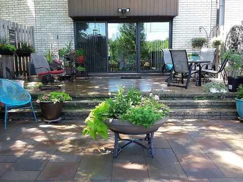 125 McKnight Road N, Saint Paul, MN 55119
