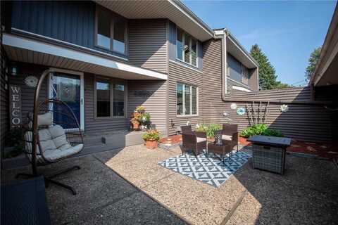 540 Woodhill Drive, Roseville, MN 55113