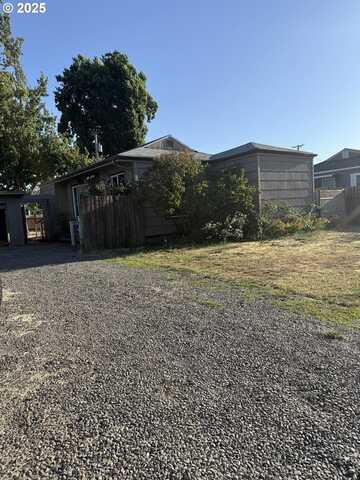 1707 H ST, Springfield, OR 97477