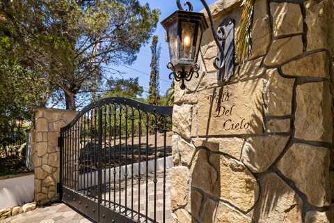 1903 Coyote Circle, SANTA BARBARA, CA 93108