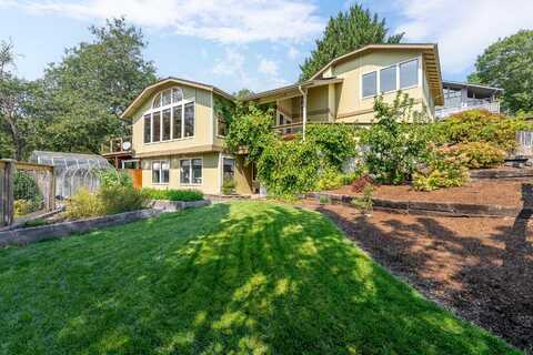 1748 NW Crescent Drive, Grants Pass, OR 97526