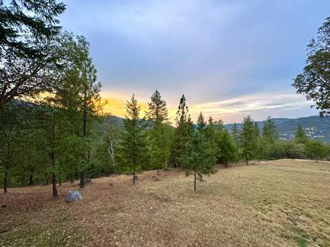 8104 E Antelope Road, Eagle Point, OR 97524