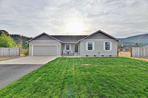 585 E Forks Circle, Cave Junction, OR 97523