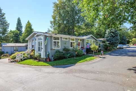 201 NW Creekside Drive, Grants Pass, OR 97526