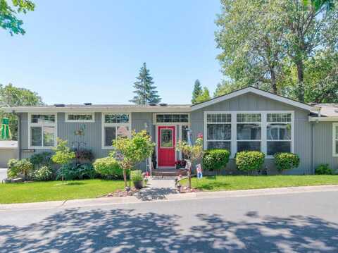 201 NW Creekside Drive, Grants Pass, OR 97526